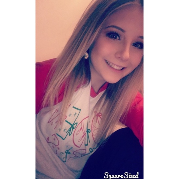 Profile Picture of Kamryn Schlesener (@kammarsch) on Poshmark