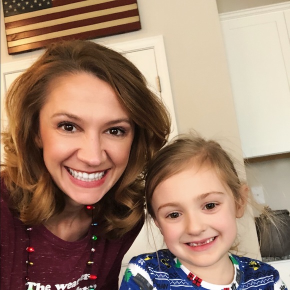 Profile Picture of Erin Wade (@reznicekerin) on Poshmark