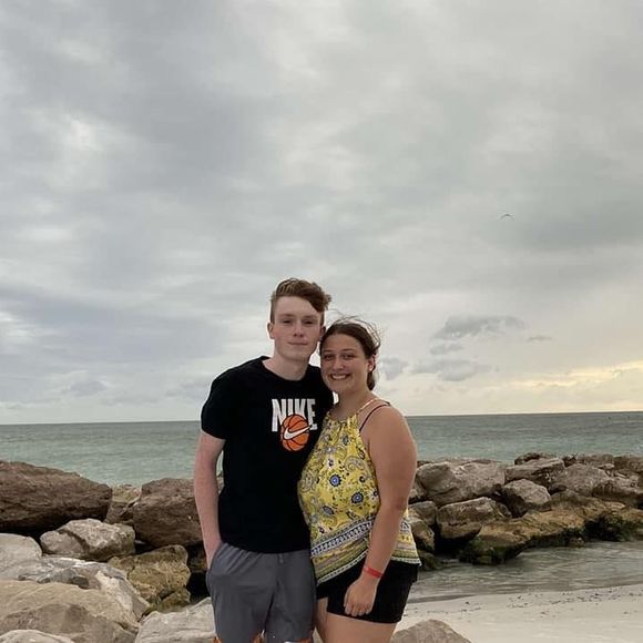 Profile Picture of Samantha Ruggles (@samantharugg277) on Poshmark