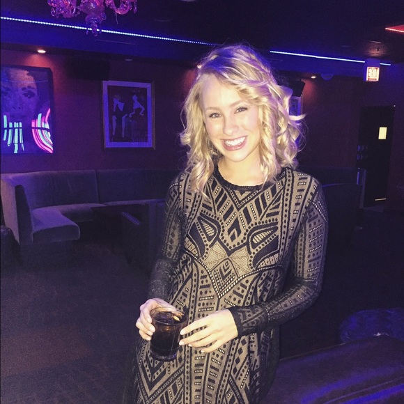 Profile Picture of Taylor Foytik (@tayfoy) on Poshmark