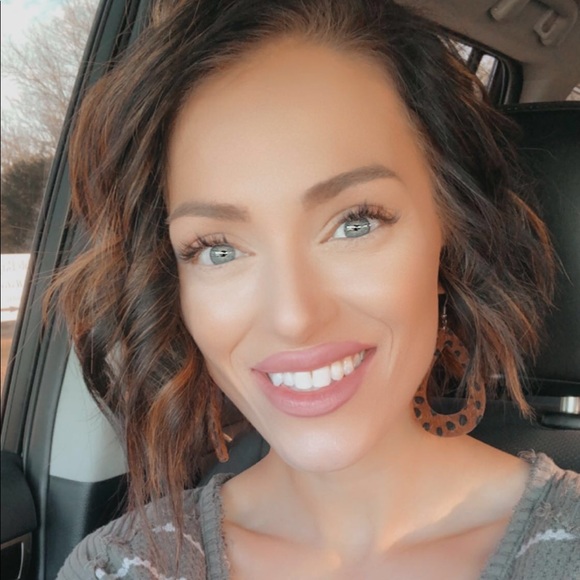 Profile Picture of Kearstie Demaree (@rhea3817) on Poshmark