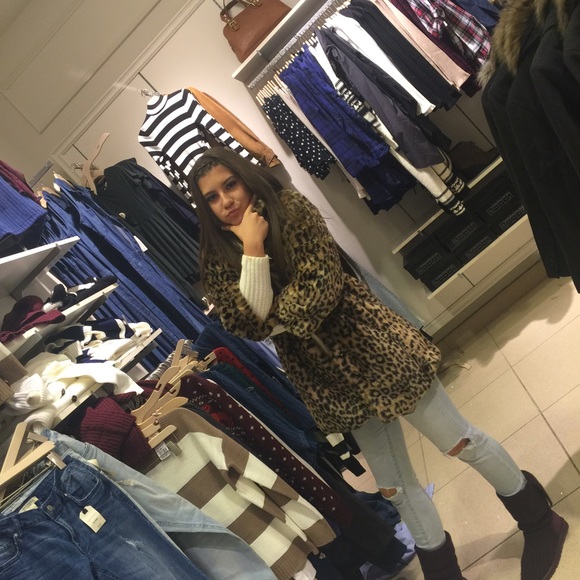 Profile Picture of Paityn Dutson (@paityndutson) on Poshmark