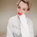 Profile Picture of Mikki Phipps (@mikkiriddell) on Instagram