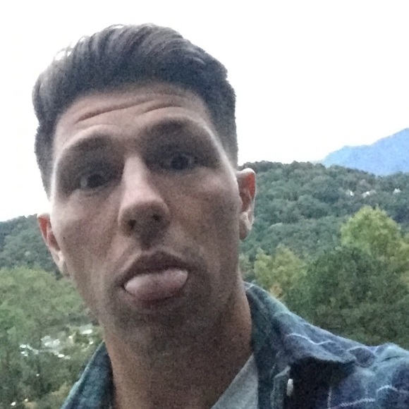 Profile Picture of Josh Ovitt (@hockey887) on Poshmark