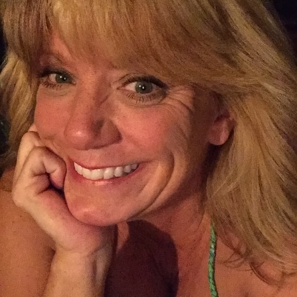 Profile Picture of Sandra Decker (@sandi2fl) on Poshmark