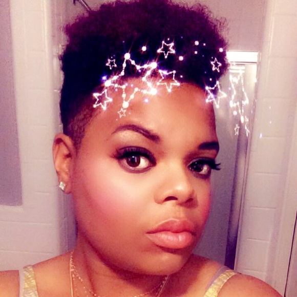 Profile Picture of Terra Rylander (@fancylander25) on Poshmark