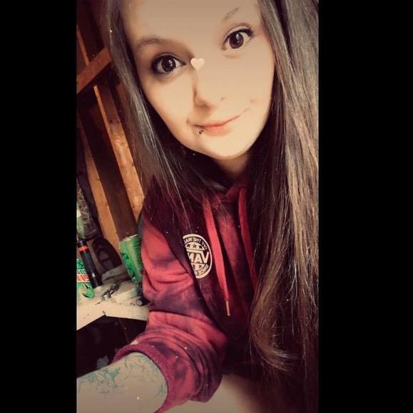 Profile Picture of Katrina Seagraves (@treenbeaan) on Poshmark