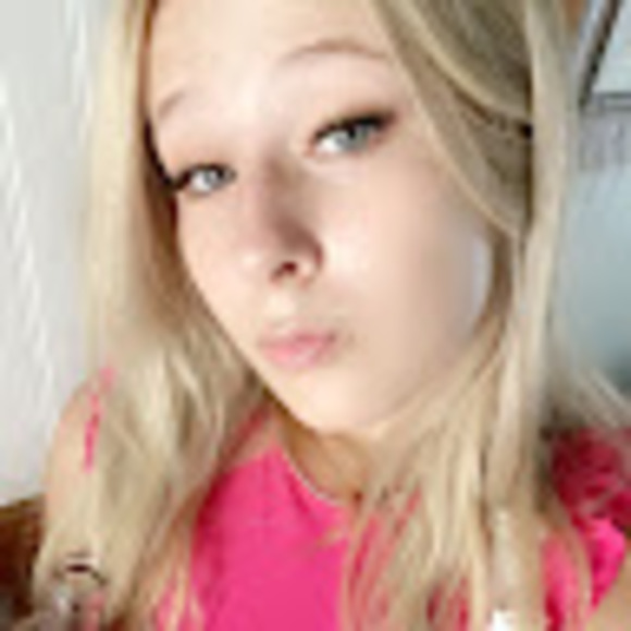Profile Picture of Daylynn Clatterbuck (@daylynnc04) on Poshmark