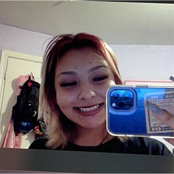 Profile Picture of Avril Arceo (@avrilarceo) on Poshmark