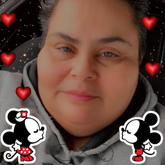 Profile Picture of Julie Santiago (@hazel978) on Poshmark