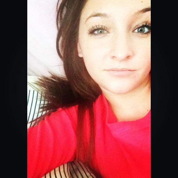 Profile Picture of Sarah Krulish (@skrulish) on Poshmark