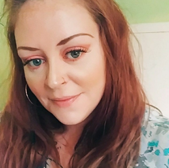 Profile Picture of Amanda Cline (@amandamcline82) on Poshmark