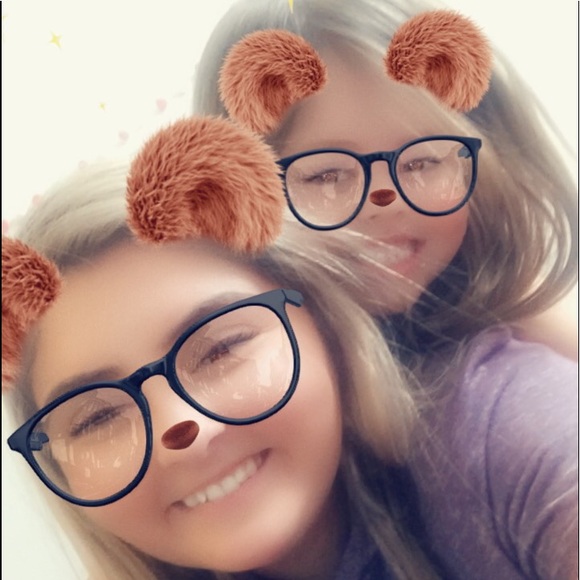 Profile Picture of Danielle Berntsen (@danielletaytay) on Poshmark