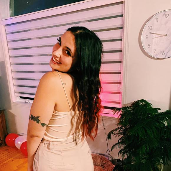 Katelyn Tsalikis - Poshmark Profile Picture of Katelyn Tsalikis (@katelyntsalikis) on Poshmark