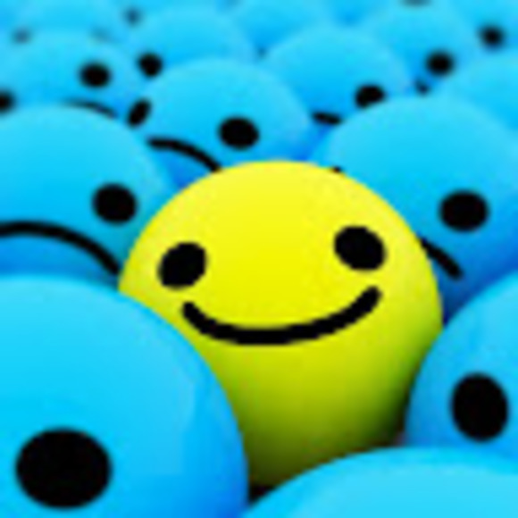 Profile Picture of Andrea Shoenfelt (@andreashoenfelt) on Poshmark