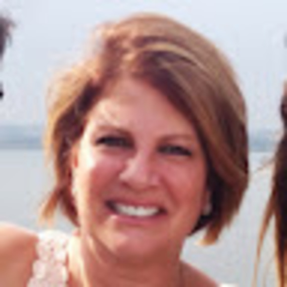 Profile Picture of Anna Scardigno (@annascardigno) on Poshmark