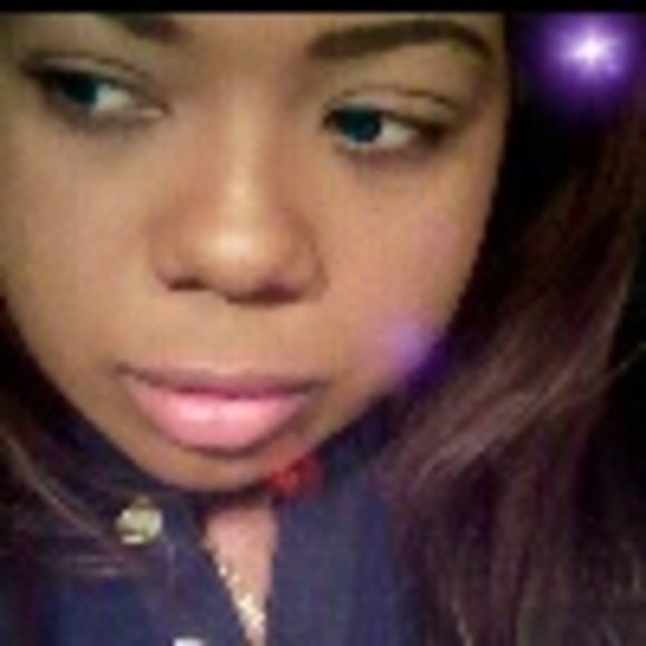 Profile Picture of Ariel Collins (@chynabeautyxx) on Poshmark