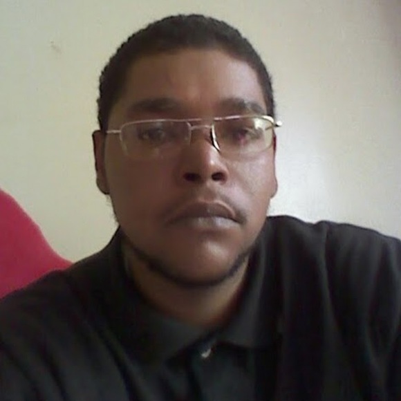 Profile Picture of Steven Longmore (@scars00718) on Poshmark