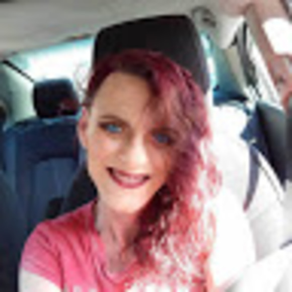 Profile Picture of Brenda Gwynn (@brendagwynn) on Poshmark