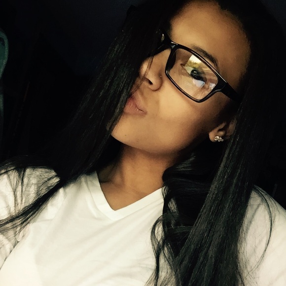 Profile Picture of Amari Smith (@amari_renne) on Poshmark