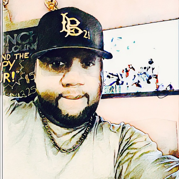 Profile Picture of Vincent Moore (@vmsarge) on Poshmark