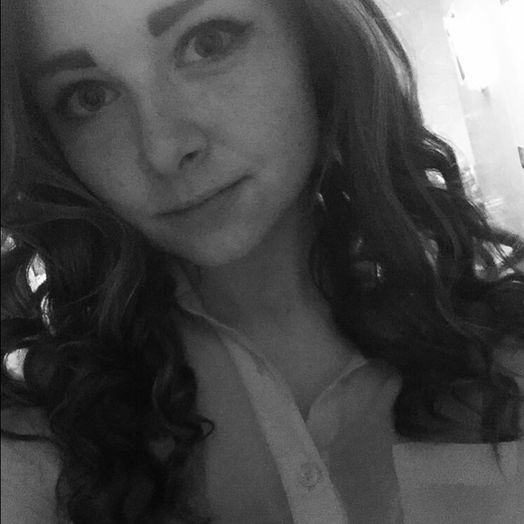 Profile Picture of Sarah Domkowski (@sarahdomk) on Poshmark