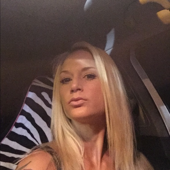 Profile Picture of Erin Agular (@vwmom4806) on Poshmark