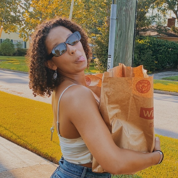 Emily Merton - Poshmark Profile Picture of Emily Merton (@emilymerton288) on Poshmark