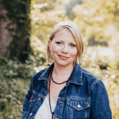 Profile Picture of Lynne Lorentsen (@LynneLorentsen) on Twitter