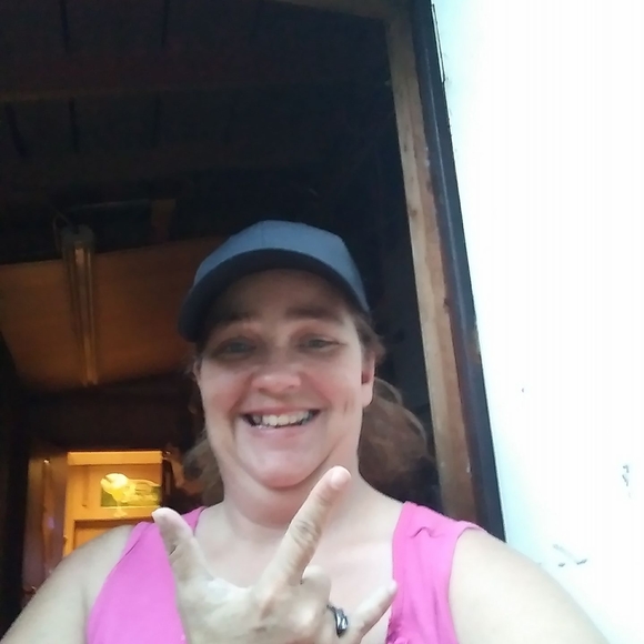 Profile Picture of Heather Hilburn (@heatherhilburn) on Poshmark