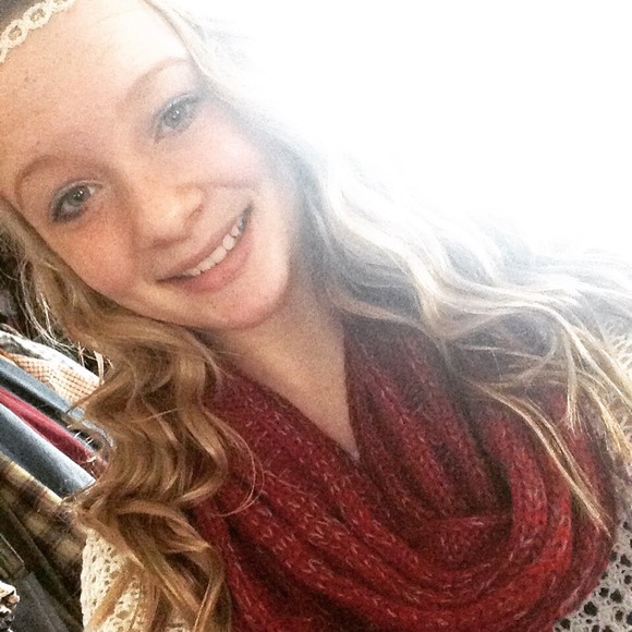 Profile Picture of Anna Baker (@anna_baker) on Poshmark