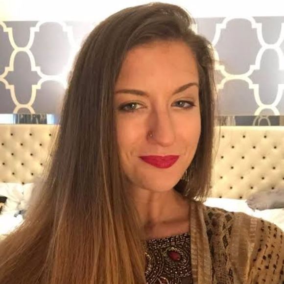 Profile Picture of Shaye Hull (@saksoffthrift) on Poshmark