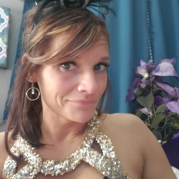 Mandi Mayland - Poshmark Profile Picture of Mandi Mayland (@mandiraemay) on Poshmark