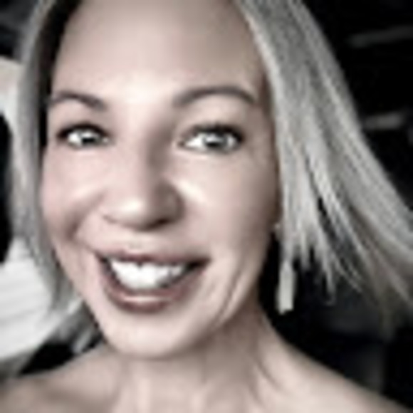 Profile Picture of Susan l. Slavinski (@cbh818) on Poshmark