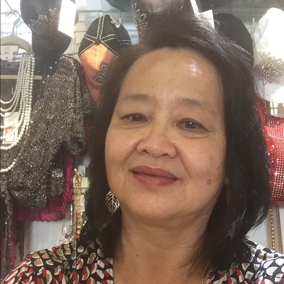 Profile Picture of Tippy Chearsamran (@mascotboutique) on Poshmark