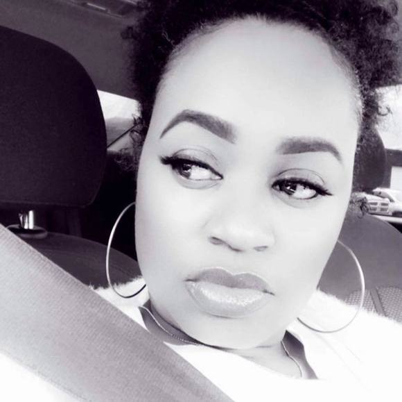 Profile Picture of Triece Triece (@suga_cakes2011) on Poshmark