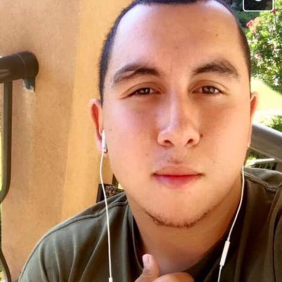 Profile Picture of Zachary Chavez (@zachchavezoakt) on Poshmark