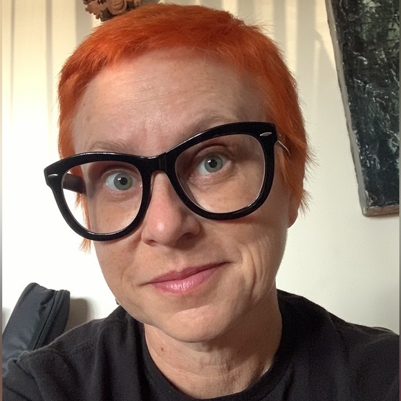 Profile Picture of Cindy Osterlind (@cin241) on Poshmark