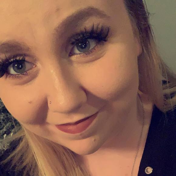 Profile Picture of Kelly Black (@kblack1698) on Poshmark
