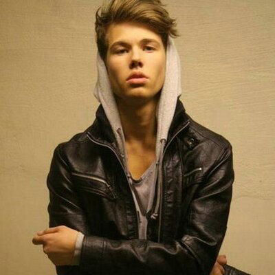 Profile Picture of Josh Caffrey (@HuntsTheDark) on Twitter