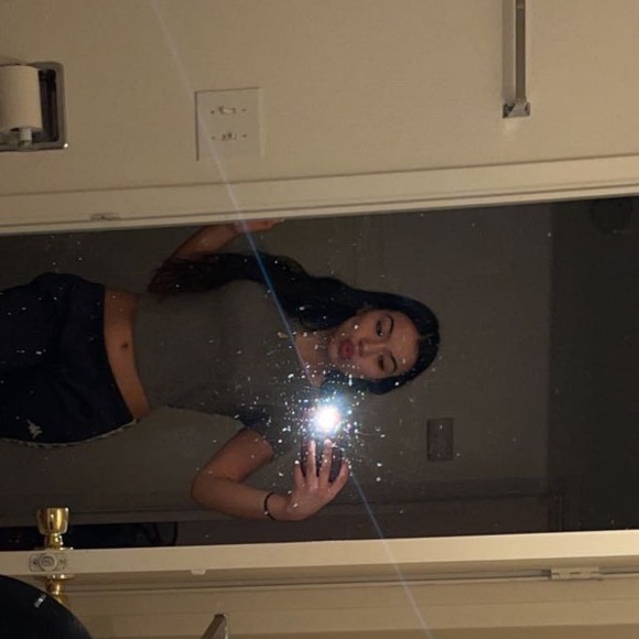 Bella Sanmiguel - Poshmark Profile Picture of Bella Sanmiguel (@be11aa16) on Poshmark