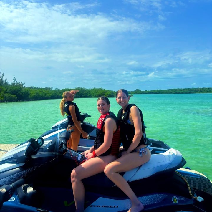 Profile Picture of   alexa🤙 (@alexa.windish) |... (@alexa.windish) on Tiktok