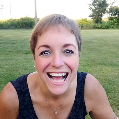 Profile Picture of Bobbie Russell (@bobbie49269) on Twitter