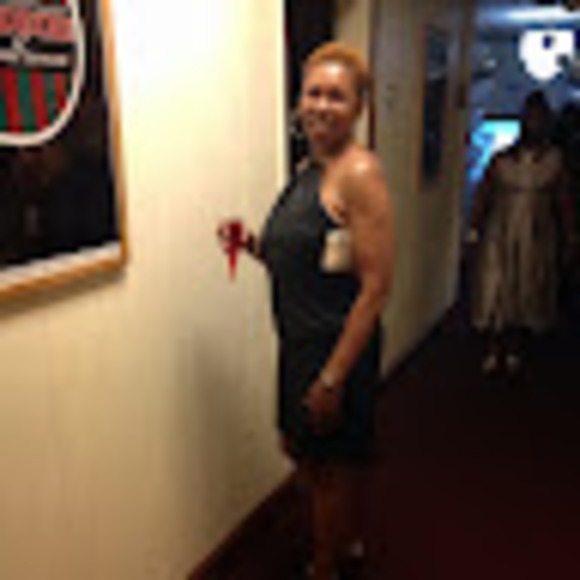 Profile Picture of Cherrill Mcphoy (@cherrill45) on Poshmark