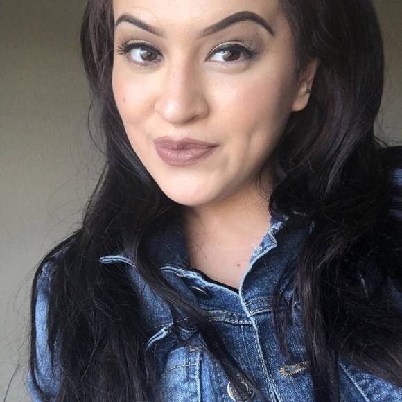 Mayra mimi Solorio - Poshmark Profile Picture of Mayra mimi Solorio (@mayritaa0) on Poshmark