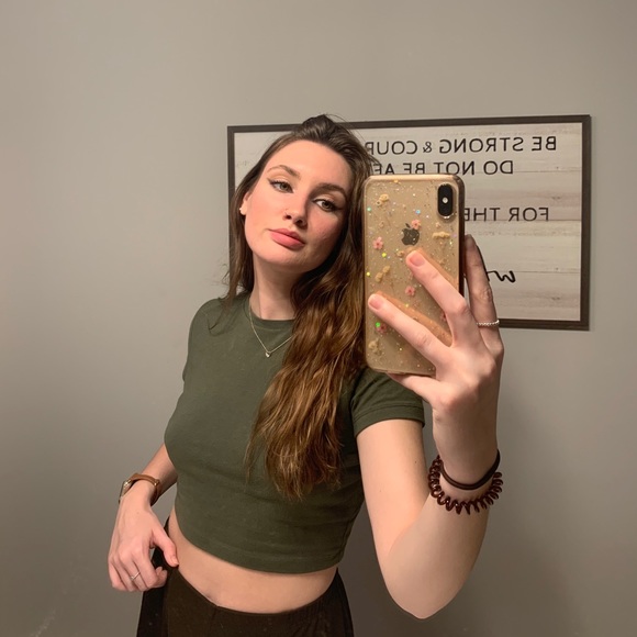 Profile Picture of Madison Huey (@madigolucky) on Poshmark