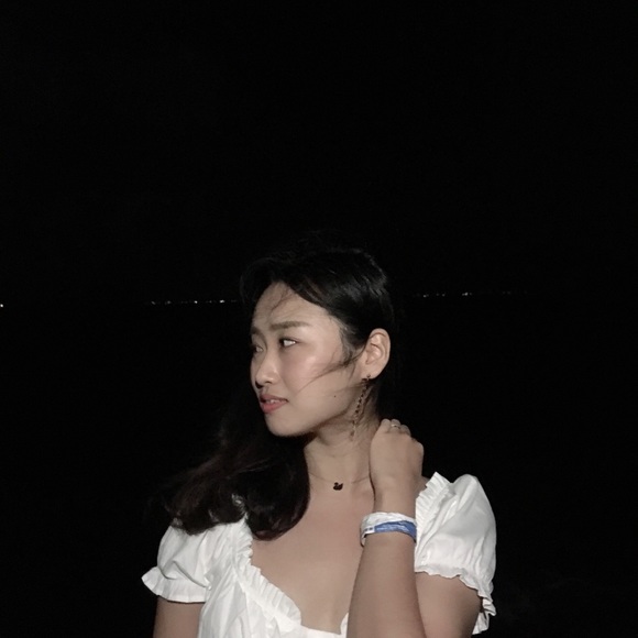 Profile Picture of Ashley Eom (@ashisss) on Poshmark