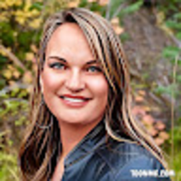 Profile Picture of Jeri Oveson (@hjoveson) on Poshmark