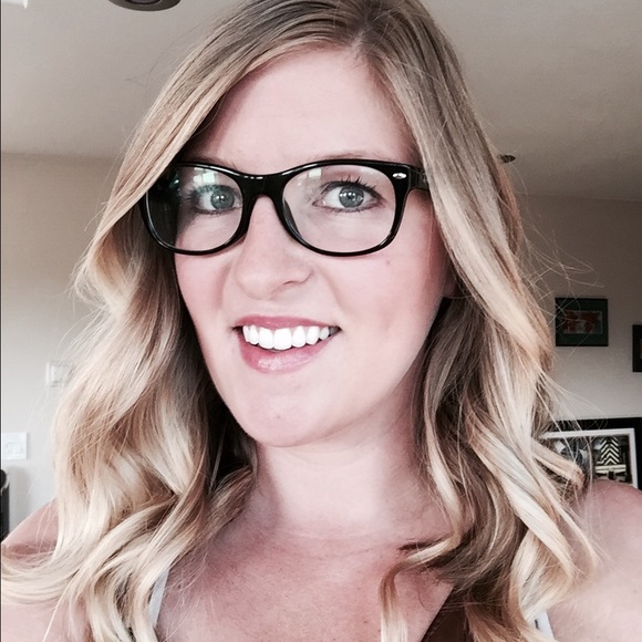 Profile Picture of Elizabeth Mcnattin (@emcnattin) on Poshmark