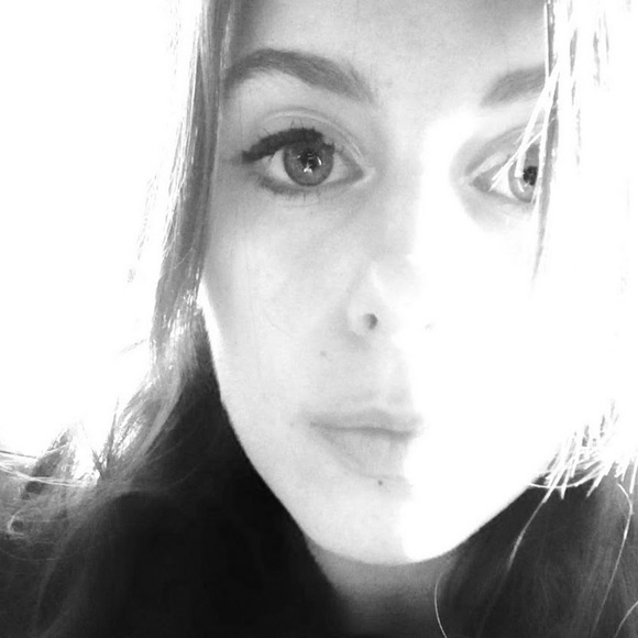 Profile Picture of Jaclyn Quinn fiore (@jacquifiore) on Poshmark